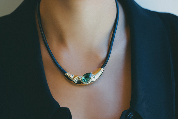 アクセサリー mand Black Leather Chord Liquid Gold Slider with Pear Tourmaline