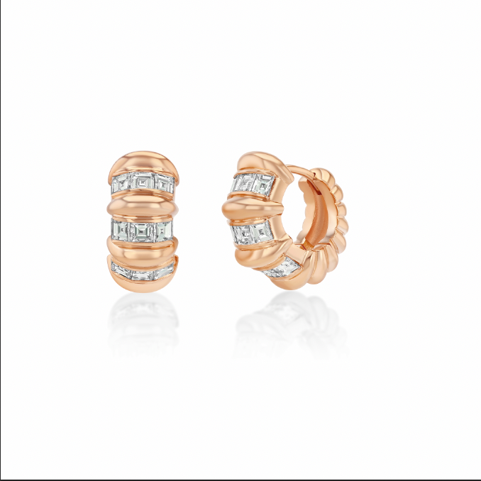 Mini Multi Row Fluted Bar Carre Huggie